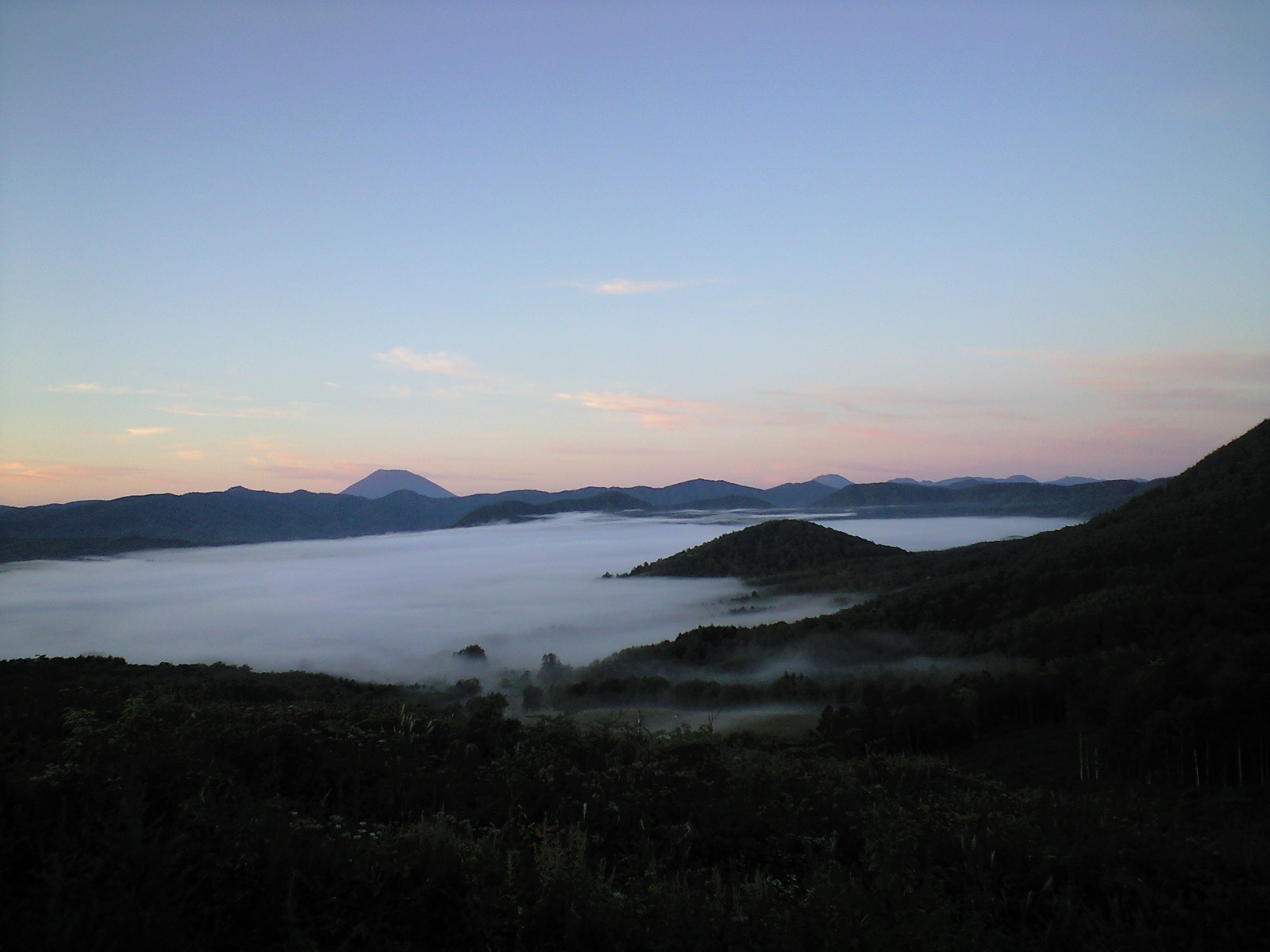 雲海を望む羊蹄山３